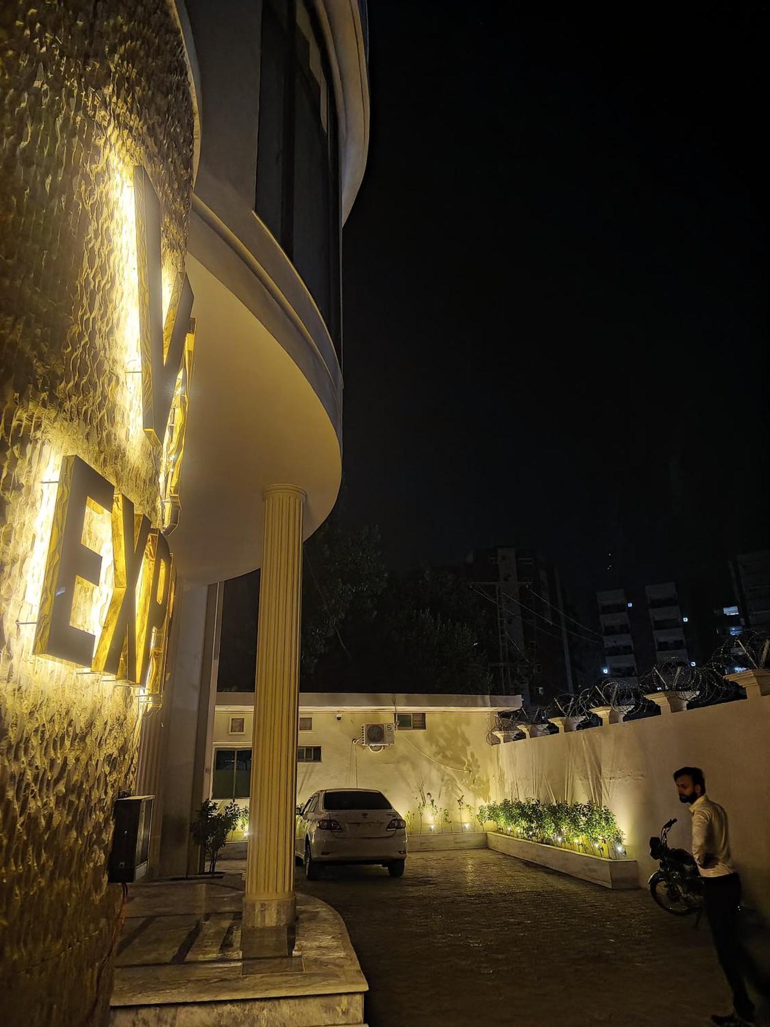 Hotel Vip Express Peshawar Exterior foto