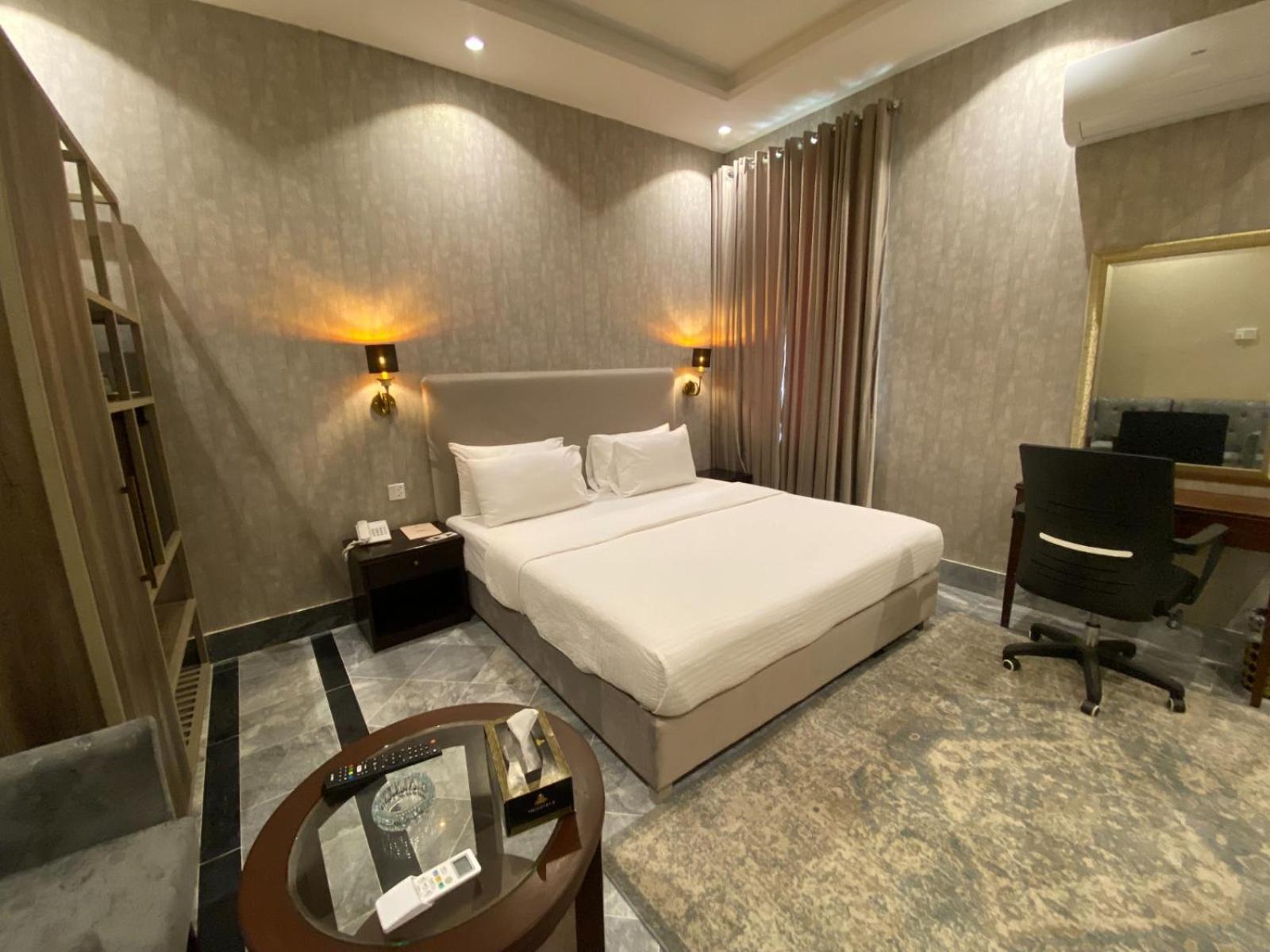 Hotel Vip Express Peshawar Exterior foto